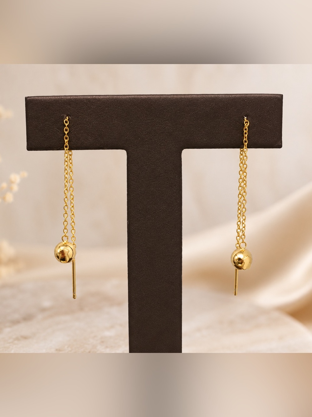 Cool Joy earrings in gold on a chain 925